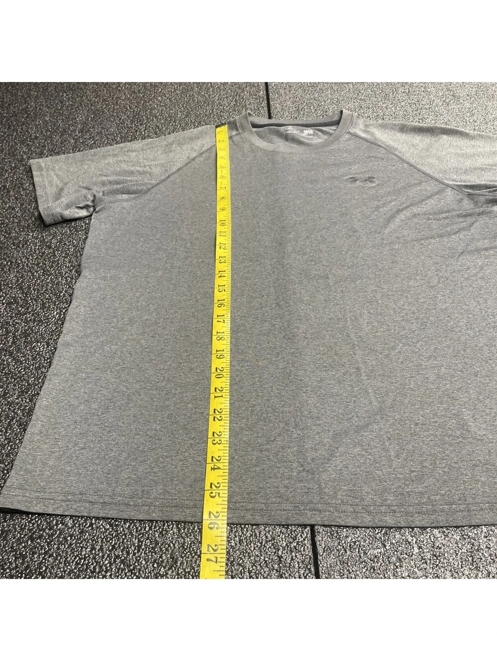 Under Armour Mens Sz Large HeatGear Loose Fit Gray Short Sleeve Workout Shirt
